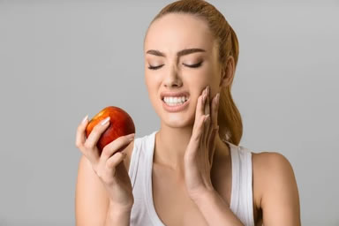 Eating apple with jaw pain