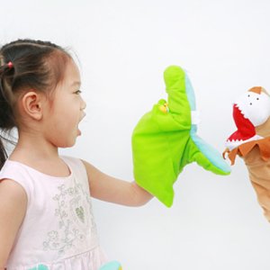 Child-playing-with-puppets