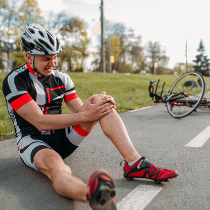 male-bycyclist-fell-off-bike-hit-his-knee-cycling-bike-path-sq