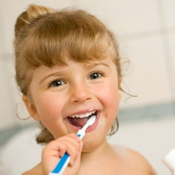 A child brushing her teeth
