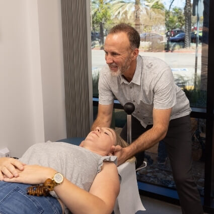 chiropractor adjusting patients neck