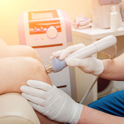 shockwave therapy on a persons knee