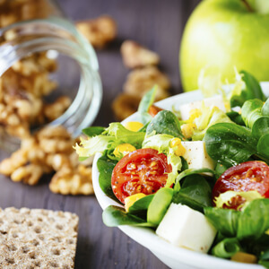 Salad with green apple and walnuts
