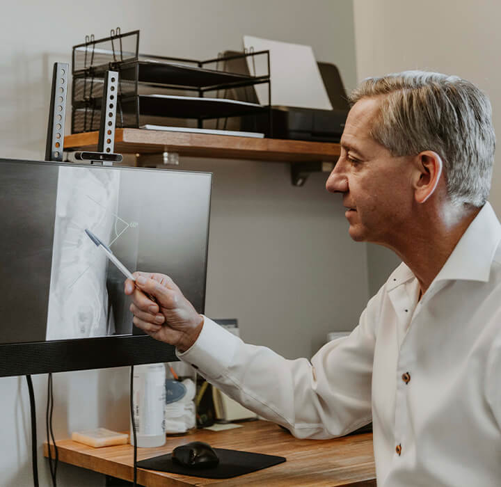 Dr. Pankiw pointing to monitor