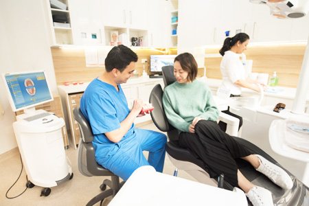 Dr Nick demonstrating brushing technique to patient