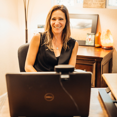 Dr. Nikki in front of computer