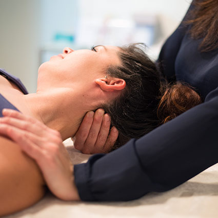 chiropractor adjusting patients neck