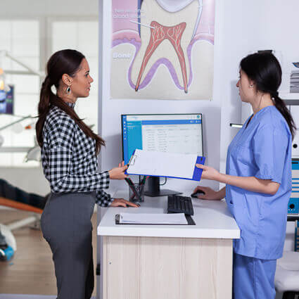 active-front-desk-at-dental-office-sq