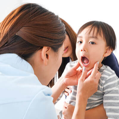 looking-at-toddler-teeth-sq