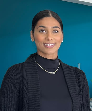 Naasiha Khan, Receptionist