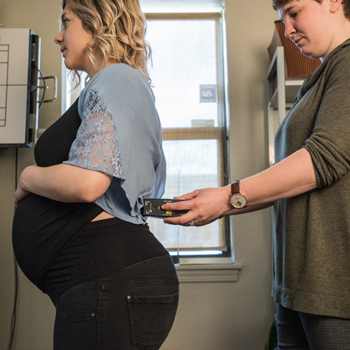 Pregnant woman standing adjustment