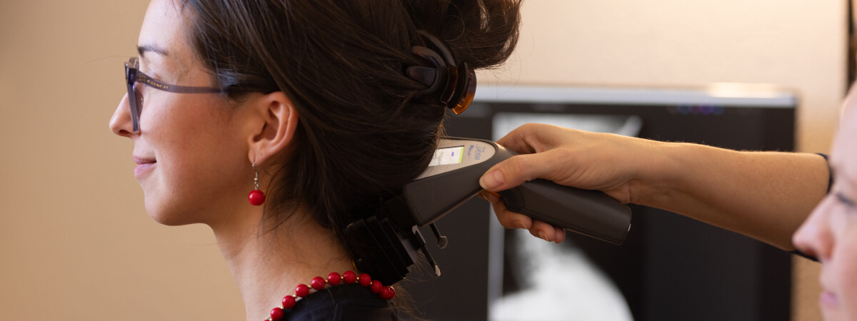 Chiropractor using Insight Scan on patient