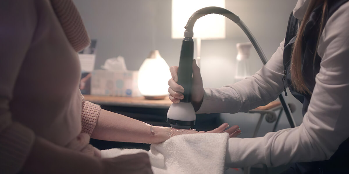 hand-stemwave-close-up