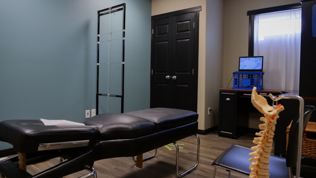 chiropractor officer with beds and scales