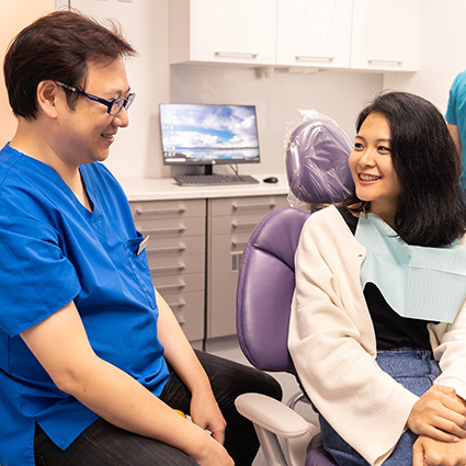 Dr Andrew with female patient 