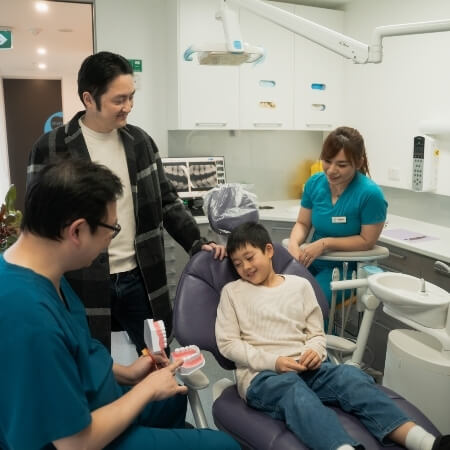 St Leonards dentists talking with child patient