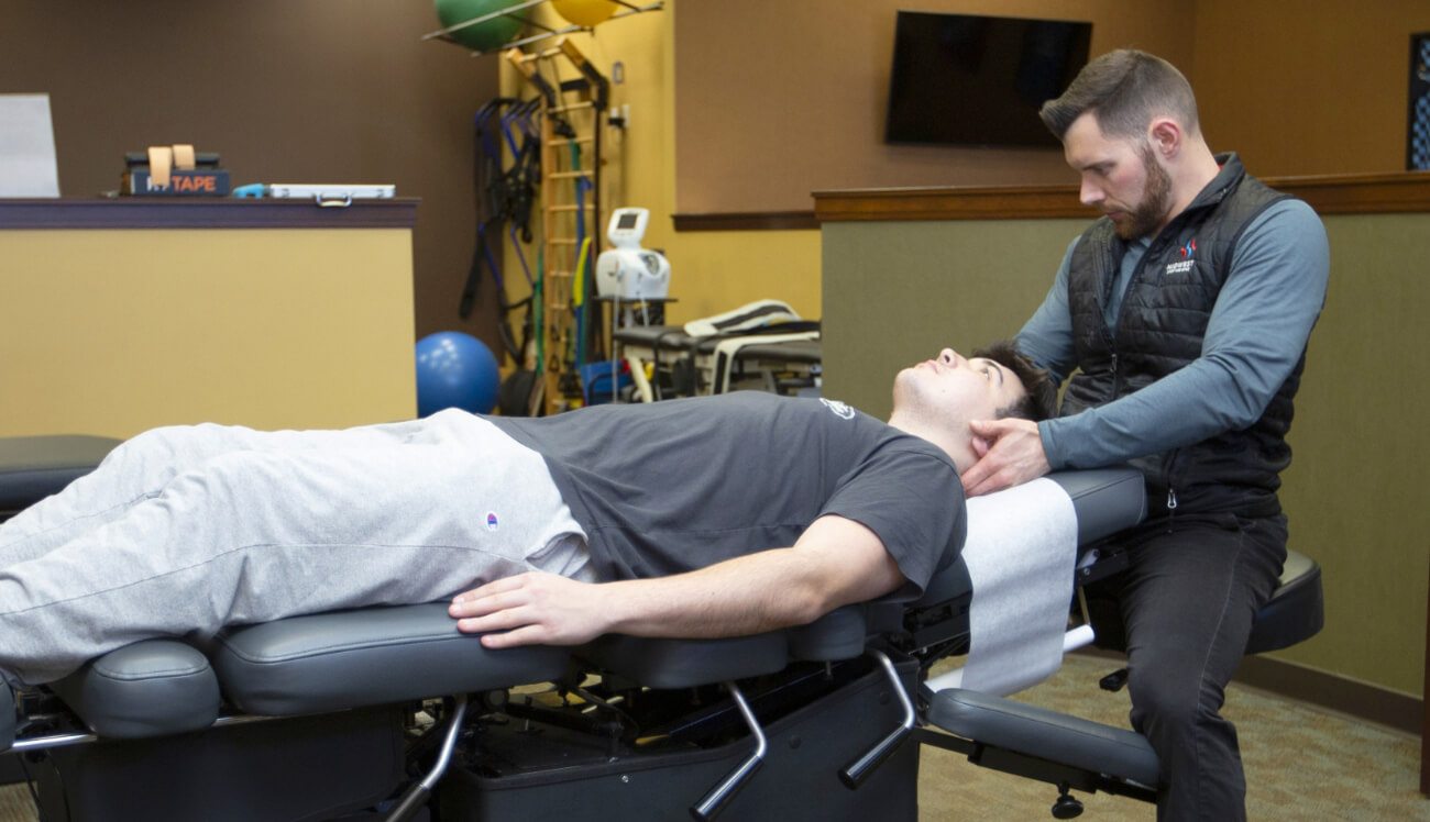 img-dr-josh-neck-adjustment@2x