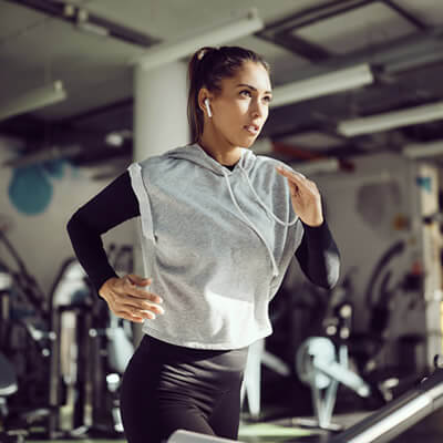 woman athlete on threadmill