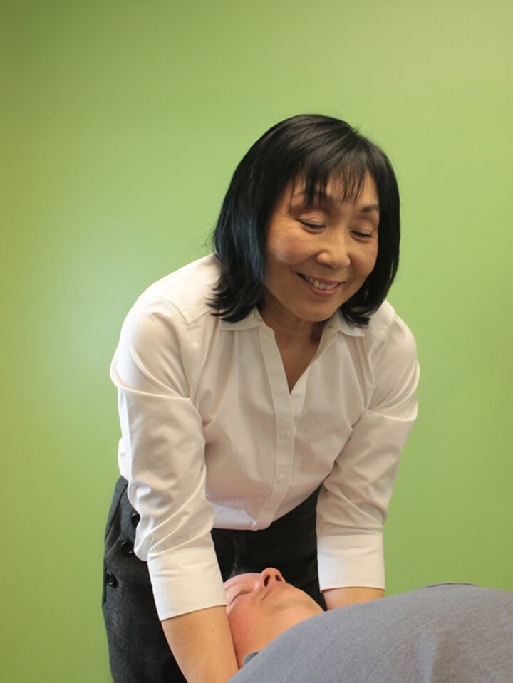 Colorado Springs chiropractor Dr Audrey adjusting patient