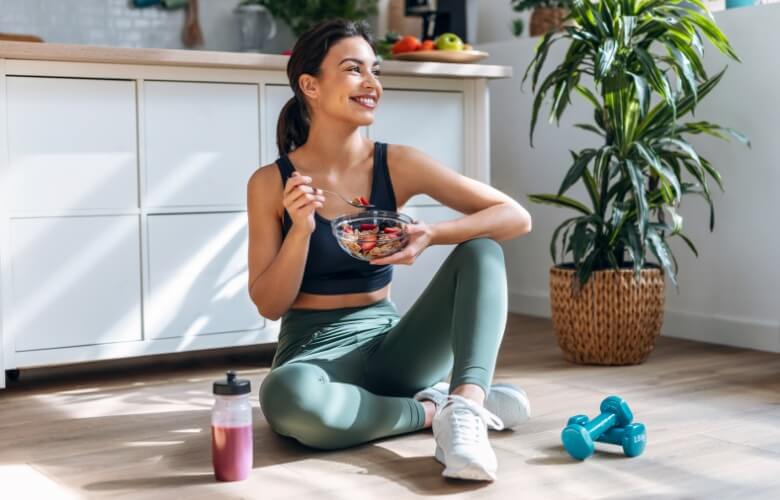 woman eating helthy