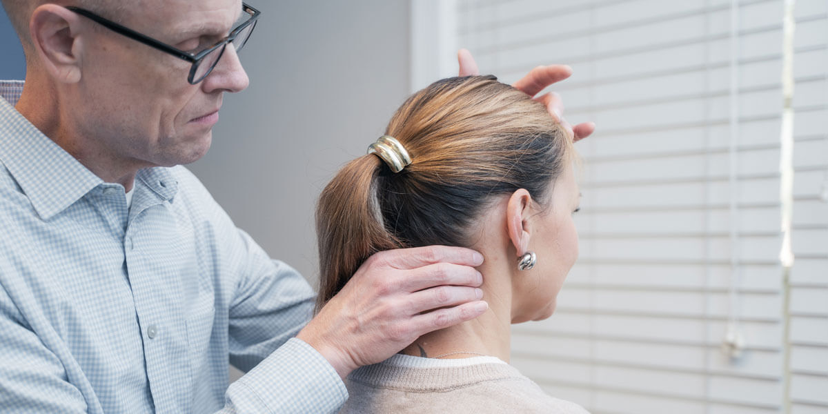Dr. Richie adjusting woman's neck