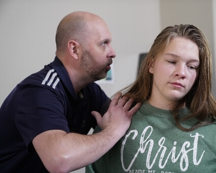 Female patient shoulder adjustment