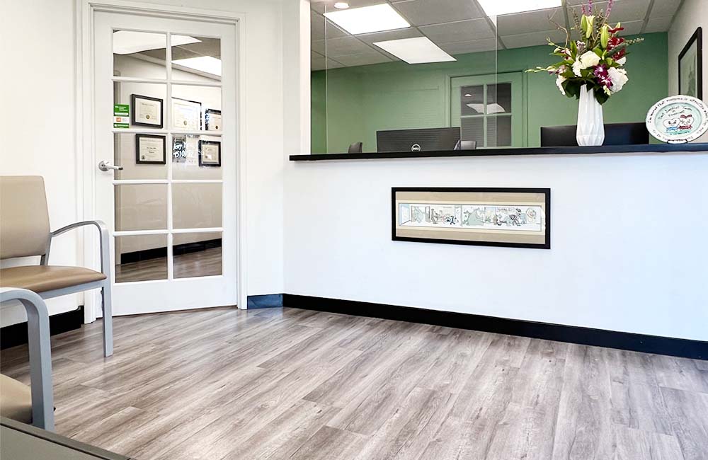 Jerry Yang, DDS waiting area and front desk