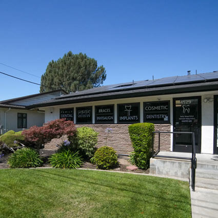 Jerry Yang, DDS clinic door