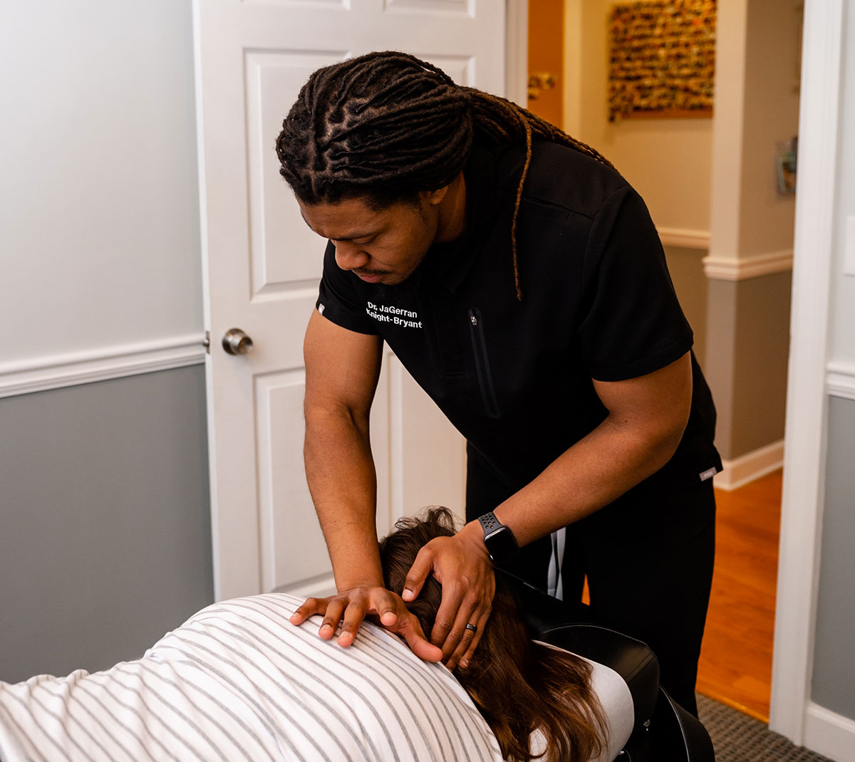 Adjusting woman's upper back