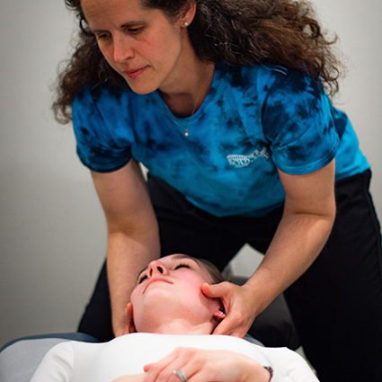 chiropractor adjusting a patients neck