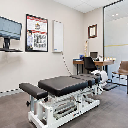 Well-organized chiro clinic with modern furnishings and tools