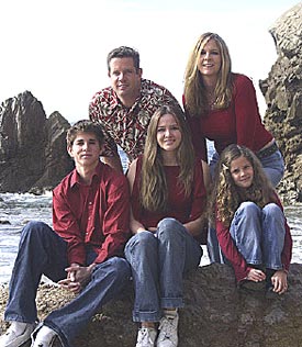 Irvine, California Chiropractor with his family The Chiropractor To See In Irvine
