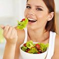 woman-eating-salad