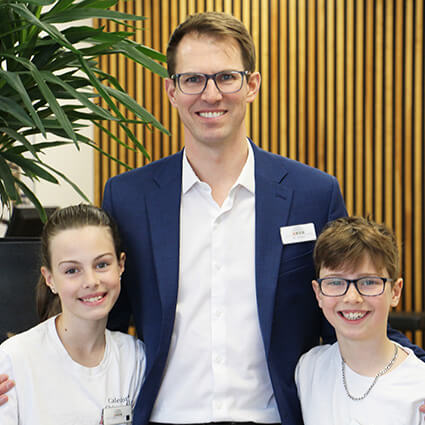 Dr Callum iwth 2 kids