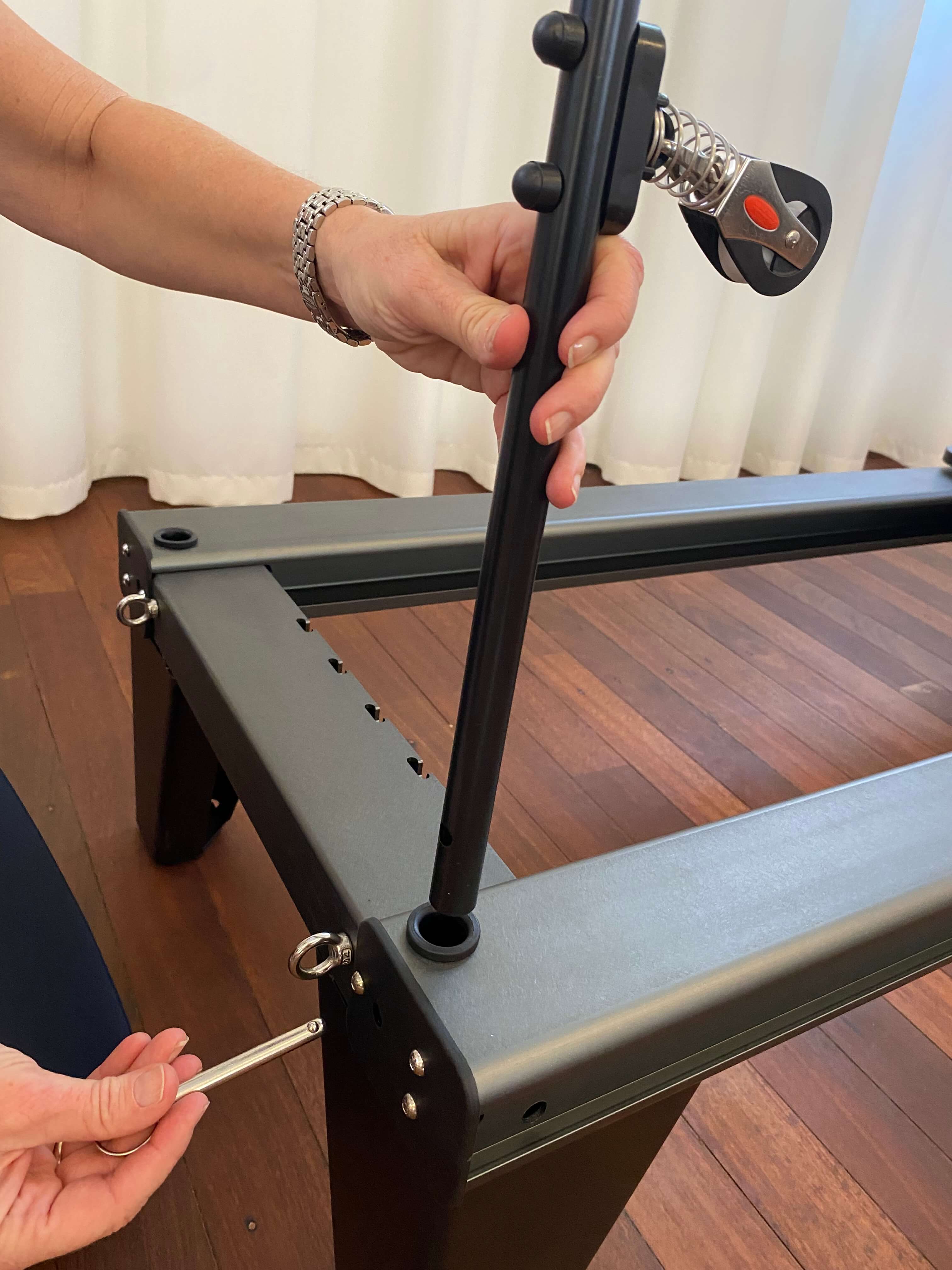 End pole dropping into the hole at the back of the reformer