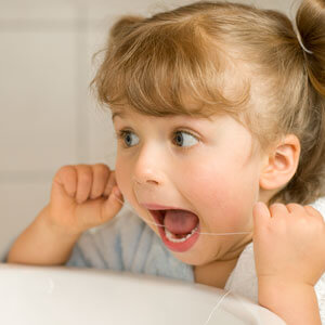 girl cleaning teeth
