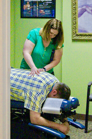 Dr. Katelyn Niemiec-Klimek adjusting patient's upper back