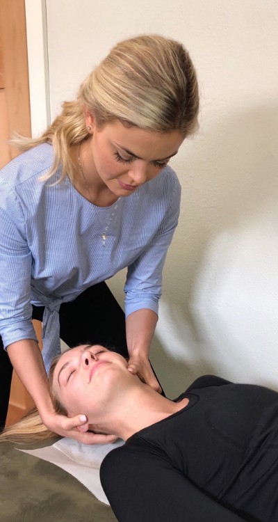 Dr. Mariah adjusting woman's neck