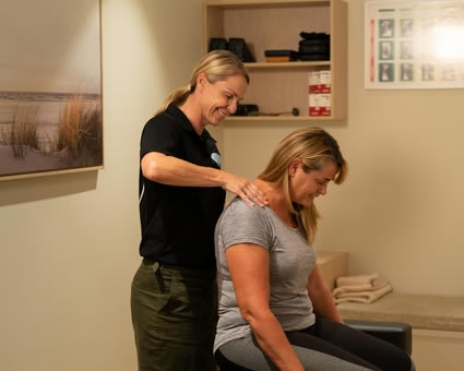 patient-massage-shoulder