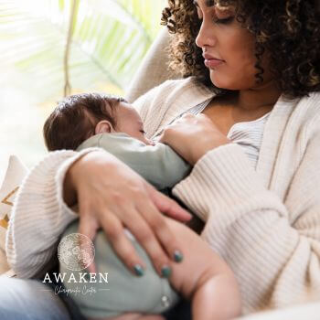 Supporting postpartum mothers with gentle chiropractic care focused on comfort, posture, and nervous system adaptation after birth.