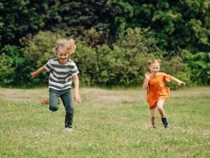 kids-running-outside