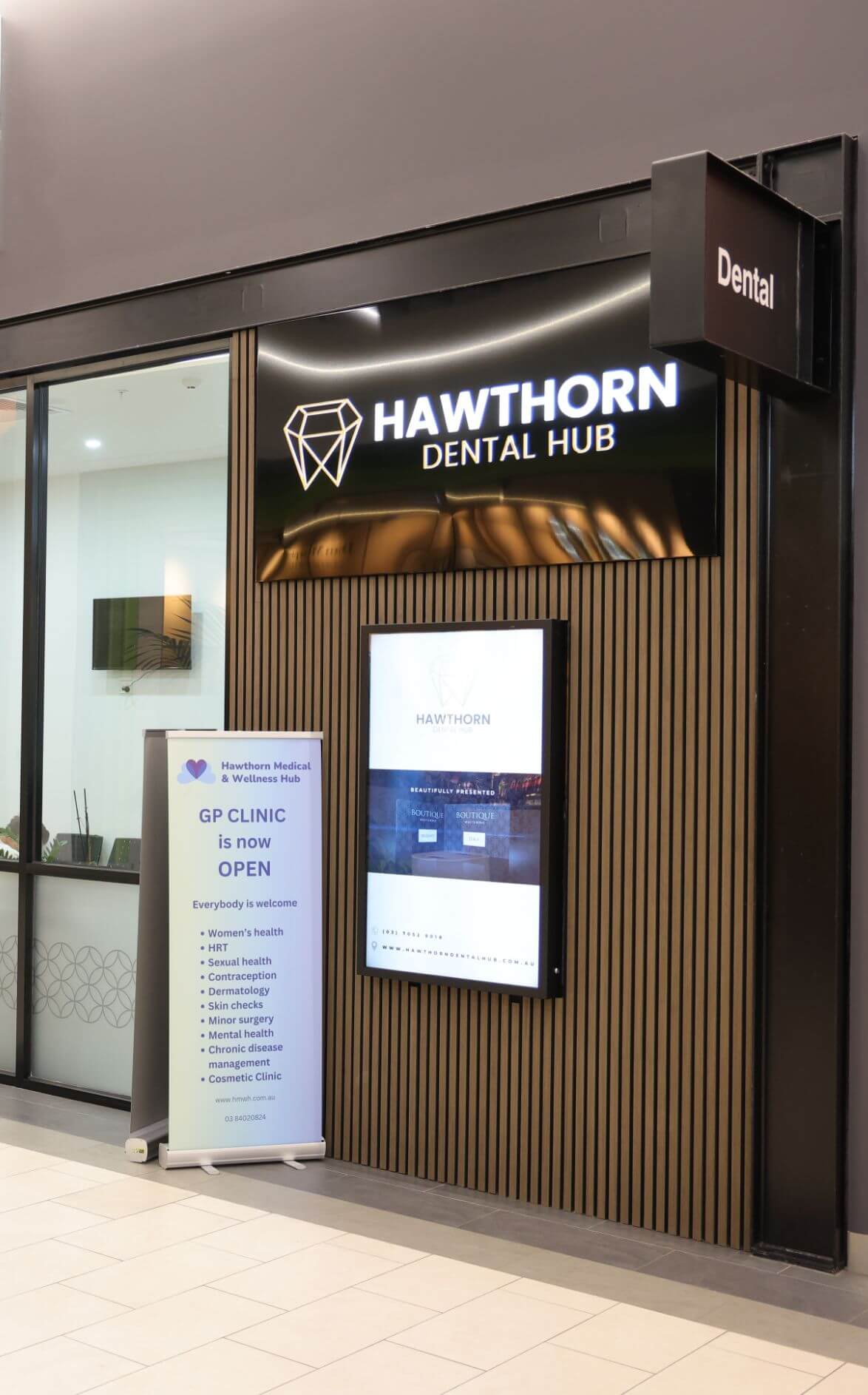 Hawthorn East dentist Dr Nina Madlani pointing at x-ray