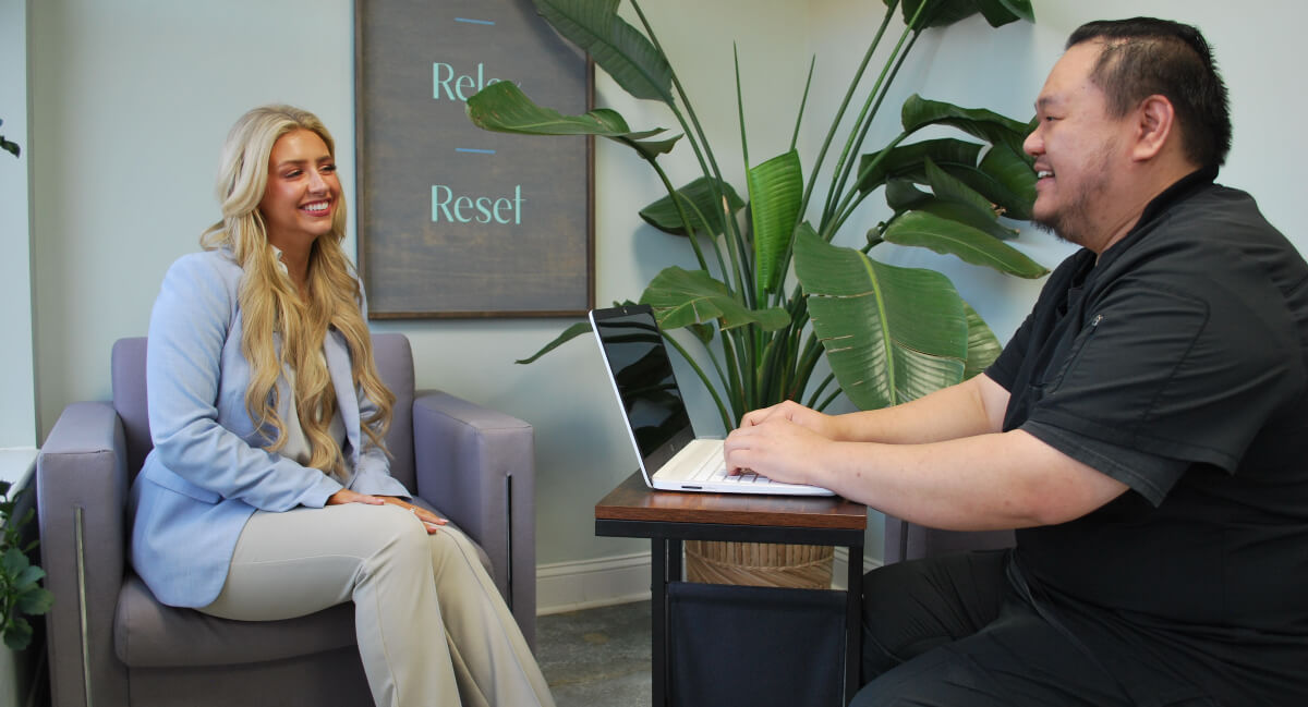 Female patient checking in at De-Lux Chiropractic