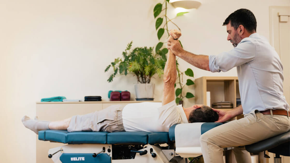 chiropractic adjustment for shoulder pain relief
