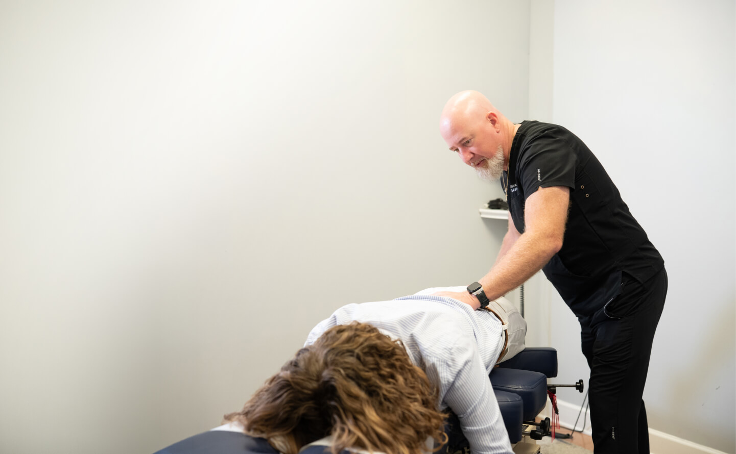 Jacksonville chiropractor Dr. Scheets adjusting patient