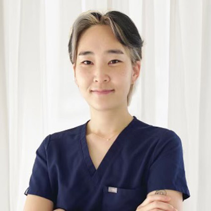 Dr Angela Yoo