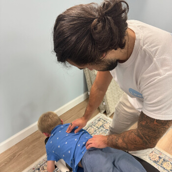 Dr Devin adjusting child