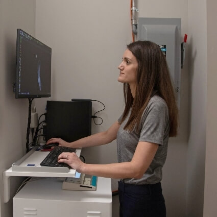 Dr Stevie analysing xrays