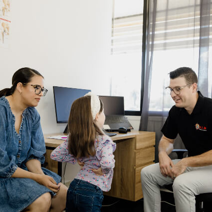 Mom and daughter talking with Shailer Park Chiropractor, Dr. Luke