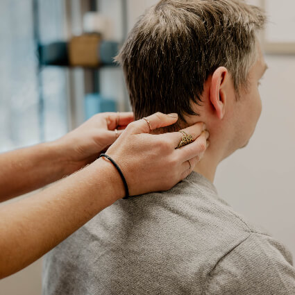 Man getting neck adjusted